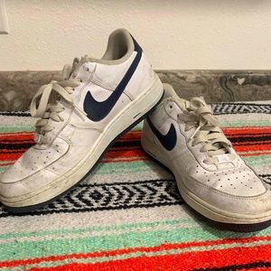 Men’s size 8 navy and white Air Force ones.
